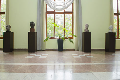 Выставка «Наследие: богатство Республики, исторические страницы страны в произведениях графики и скульптуры», накануне Всемирного форума по межкультурному диалогу и IV исламских игр солидарности