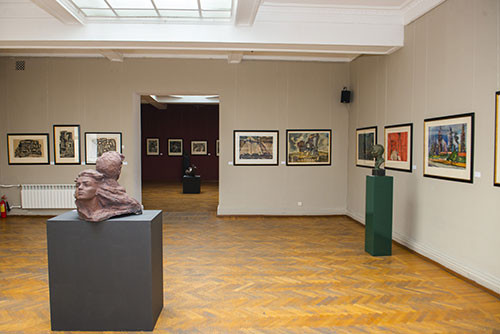 Выставка «Наследие: богатство Республики, исторические страницы страны в произведениях графики и скульптуры», накануне Всемирного форума по межкультурному диалогу и IV исламских игр солидарности