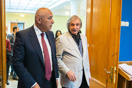 Выставка «Наследие: богатство Республики, исторические страницы страны в произведениях графики и скульптуры», накануне Всемирного форума по межкультурному диалогу и IV исламских игр солидарности